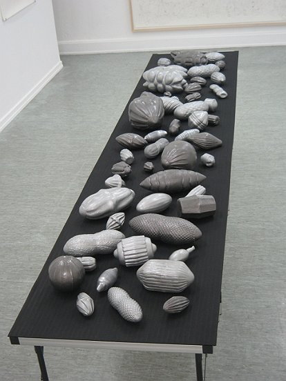 „Granaten / Grandes“ 2007 – 2009, Plastik / Plastic, verschiedene Gren / different sizes, 55 Teile, 55 pieces