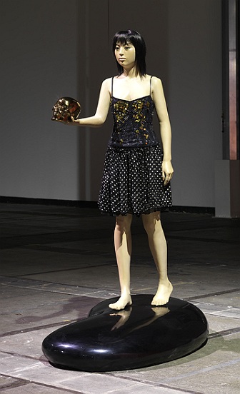 „A Girl Holding a Skull Standing on a Kidney“ 2007, Resin, Porcelain, Fabric, approx 120 x 75 x 180 cm
