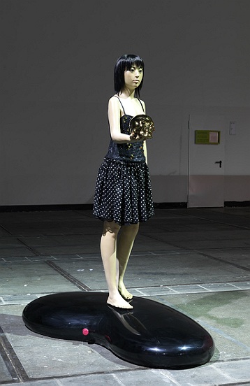 „A Girl Holding a Skull Standing on a Kidney“ 2007, Resin, Porcelain, Fabric, approx 120 x 75 x 180 cm