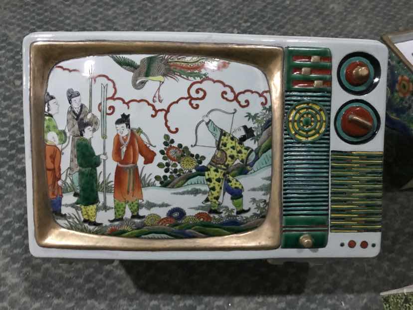 Ma Jun- New Chinese series – Colored TV, Porcelain, ca. 38 x 28 x 25 cm